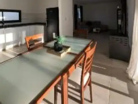 Casa 2 ambientes con 1 baño