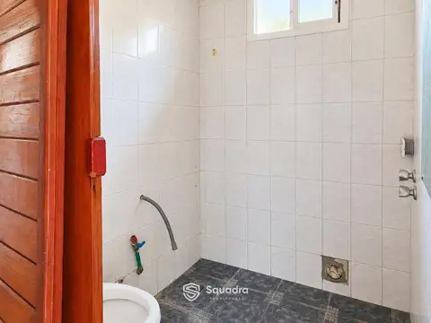 VENTA | PERMUTA - Casa de 2 dormitorios con local y garage en Pueblo Esther. APTO CRÉDITO.