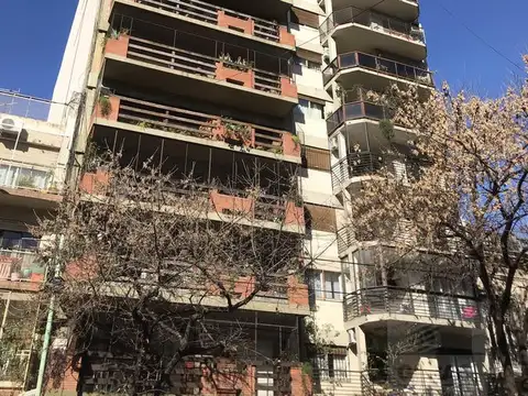 Excelente Semipiso con cochera y baulera al Contrafrente en Caballito