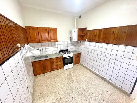 Alquiler casa 2 ambientes con patio  al frente