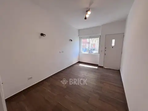 PH S/EXP Y C/ENTRADA INDEP EN NUMANCIA AL 400 - IMPECABLE PATIO TODO SOL