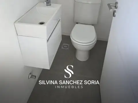 Casa 5 ambientes con 2 baños