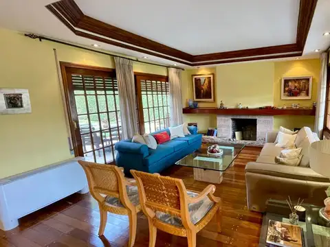 Casa en Venta con 4 cocheras