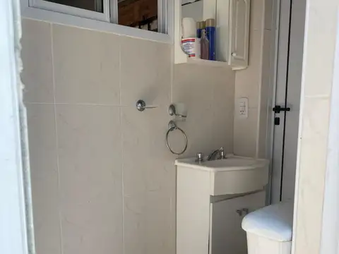 Venta de Casa 3 DORMITORIOS con quincho y pileta, entre caminos en Villa Elisa, La Plata.