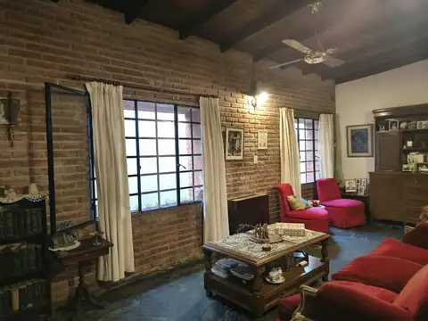 Casa 5 ambientes con 2 baños