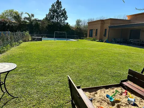 Casa 5 ambientes con 3 baños