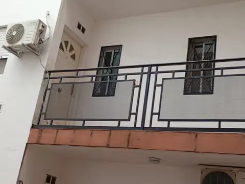 Depto Tipo Casa en Alquiler en Villa Luzuriaga, $ 480.000