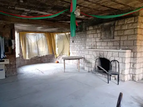 CASA DE DOS PLANTAS A RECICLAR EN SOURIGUES U$S 190.000.-