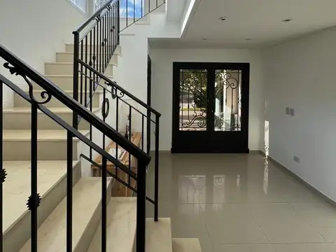 Casa en Alquiler de 4 dormitorios