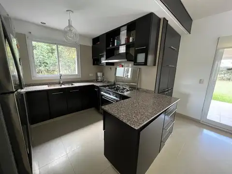 Casa  en Alquiler en Septiembre, Escobar, G.B.A. Zona Norte