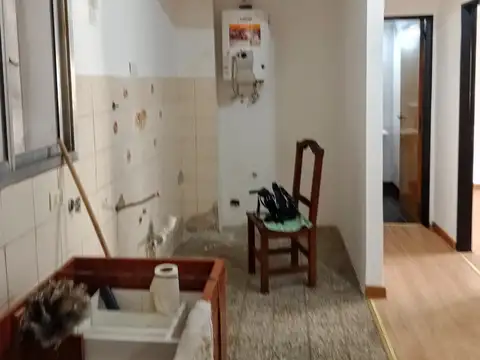 Alem 1100, Piso 1