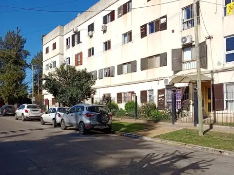 Alem 1100, Piso 1