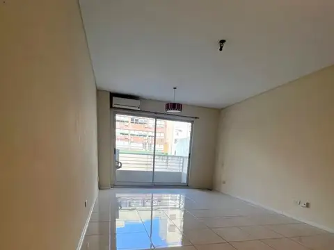 Departamento Monoambiente en  alquiler, contra frente , balcon, luminoso excl. ubicación