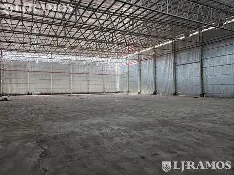 Galpon en Alquiler 131  mts Frente