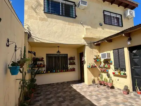 Casa de pasillo única en Alberdi