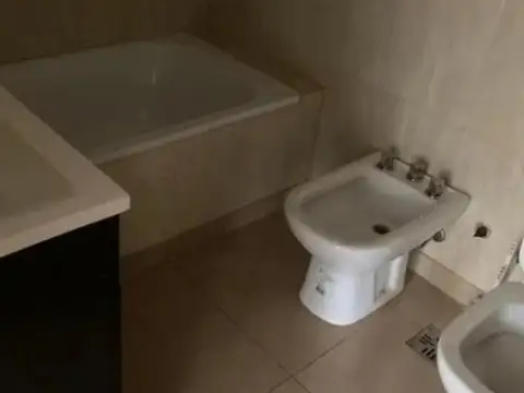 Departamento en Alquiler con 1 cocheras