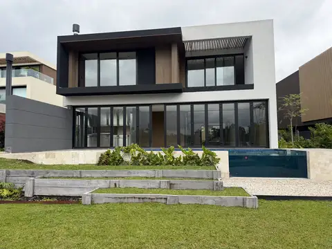 EL YACHT