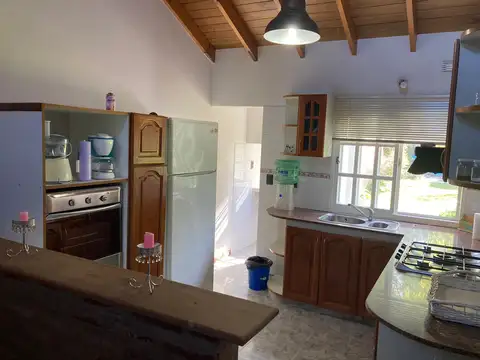 Casa 4 ambientes con 2 baños