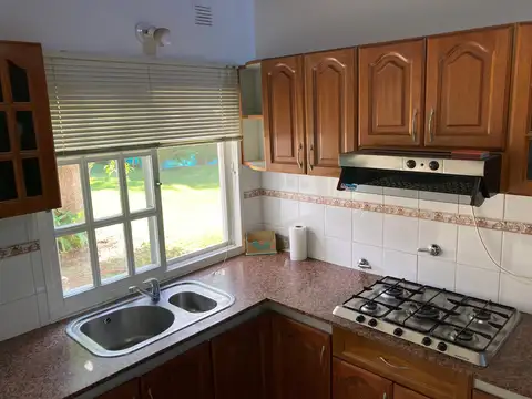 Casa en Alquiler con 3 cocheras