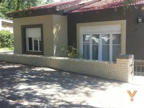 Casa en venta - 3 Dormitorios 2 Baños - Cocheras - 276Mts2 - Monte Hermosa