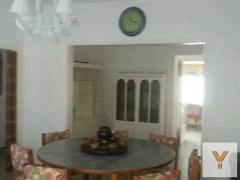 Casa en Venta con 3 cocheras