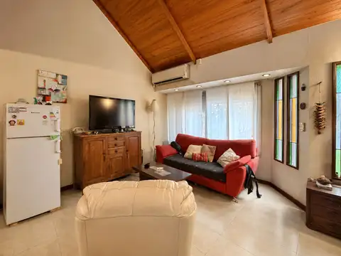 Casa 5 ambientes con 1 baño
