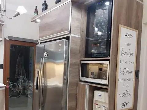 CASA 3 DORMITORIOS MODERNA CON PILETA CUBIERTA