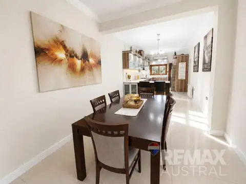 Casa 7 ambientes con 2 baños