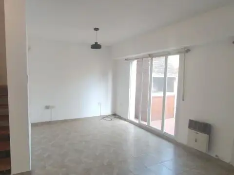 Depto Tipo Casa 4 ambientes con 1 baño