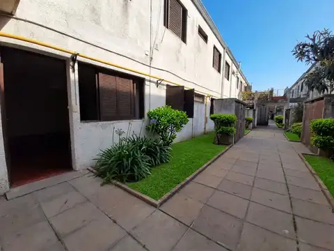 PH 3 AMB. VENTA EN LA PLATA CON PATIO Y PARRILLA