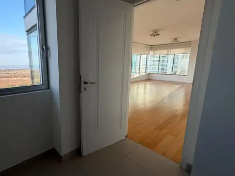 Departamento en Alquiler con 2 cocheras