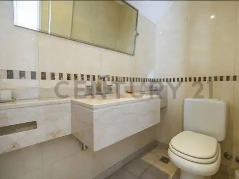 Oficina 6 ambientes con 3 baños