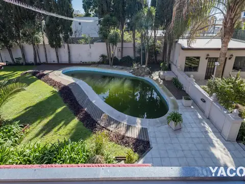 Casa 9 ambientes con 3 baños