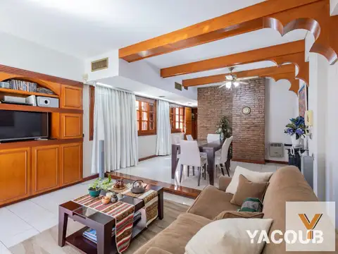 Casa en Venta con 2 cocheras