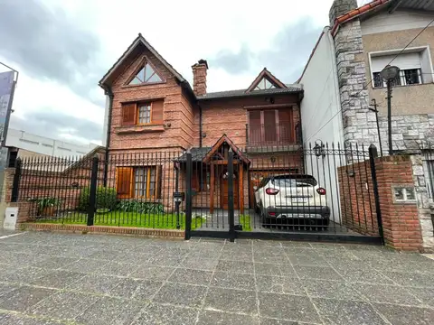 Ituzaingó Norte, Chalet 5 ambientes de categoría