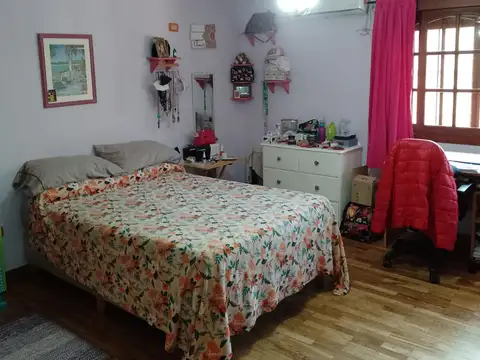 Venta de importante chalet en Adrogué