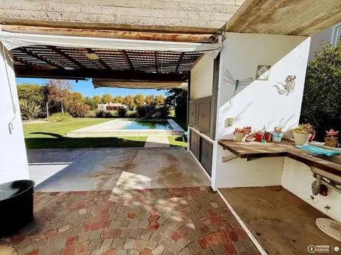 Casa 9 ambientes con 5 baños