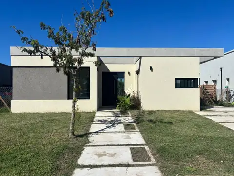 CASA 4 AMB EN VENTA PILAR DEL ESTE, SANTA EMILIA.