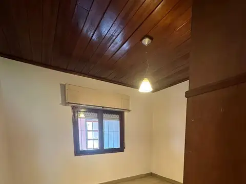 Casa con Hermoso Parque en Belén De Escobar