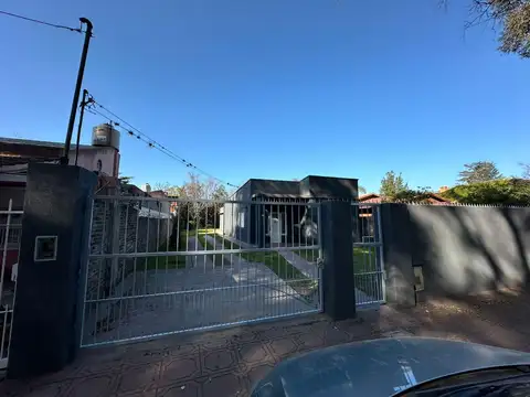 Casa con Hermoso Parque en Belén De Escobar