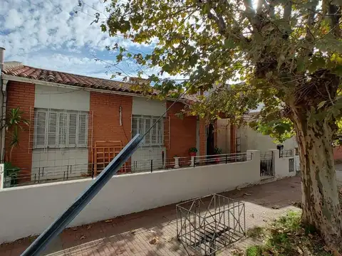 VENTA CASA 4 AMB PATIO AVELLANEDA APTA CREDITO