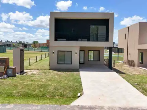 Casa 5 ambientes con 2 baños