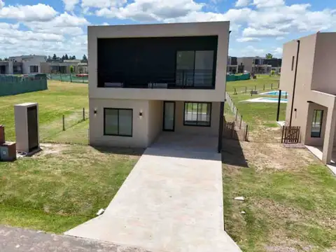 Casa en Venta con 2 cocheras