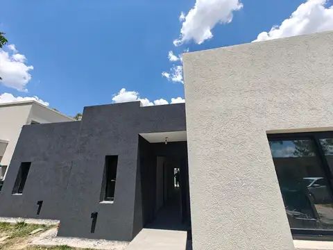 Casa en venta en Pilar del Este Santa Emilia