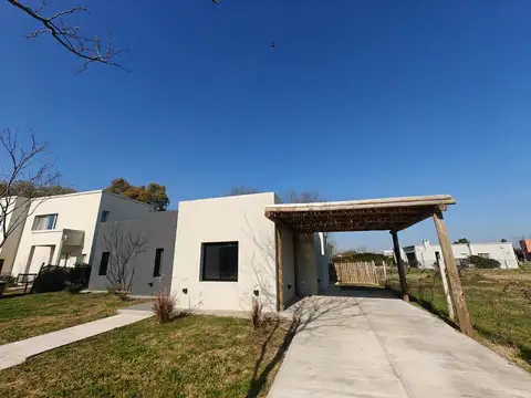 Casa en Venta en Pilar del Este - Santa Emilia, USD 180.000