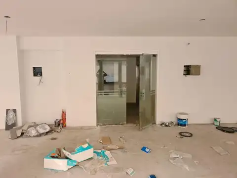 Esmeralda 600, Piso 1