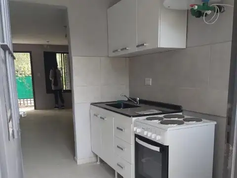 Depto Tipo Casa en Alquiler con 1 cochera
