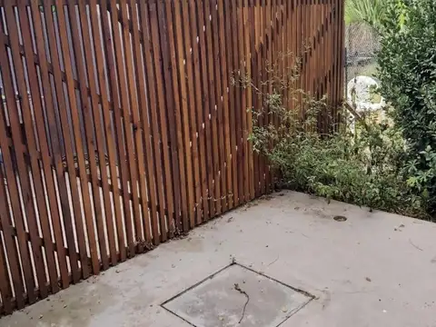 Depto Tipo Casa en Alquiler con 1 cocheras