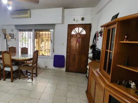 Depto Tipo Casa en Venta en Temperley, USD 110.000