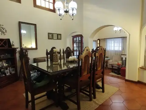 Casa 6 ambientes con 3 baños